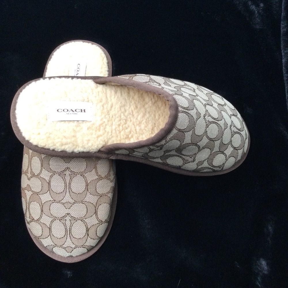 MEN’S COACH KHAKI SIGNATURE SLIPPER/LOGO